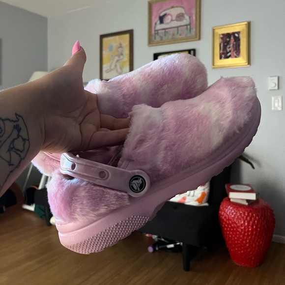 CROCS Ballerina Pink Fuzzy Clogs - Picture 1 of 8